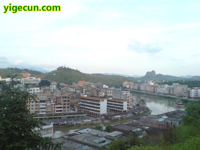 图片说明:隆盛镇全景