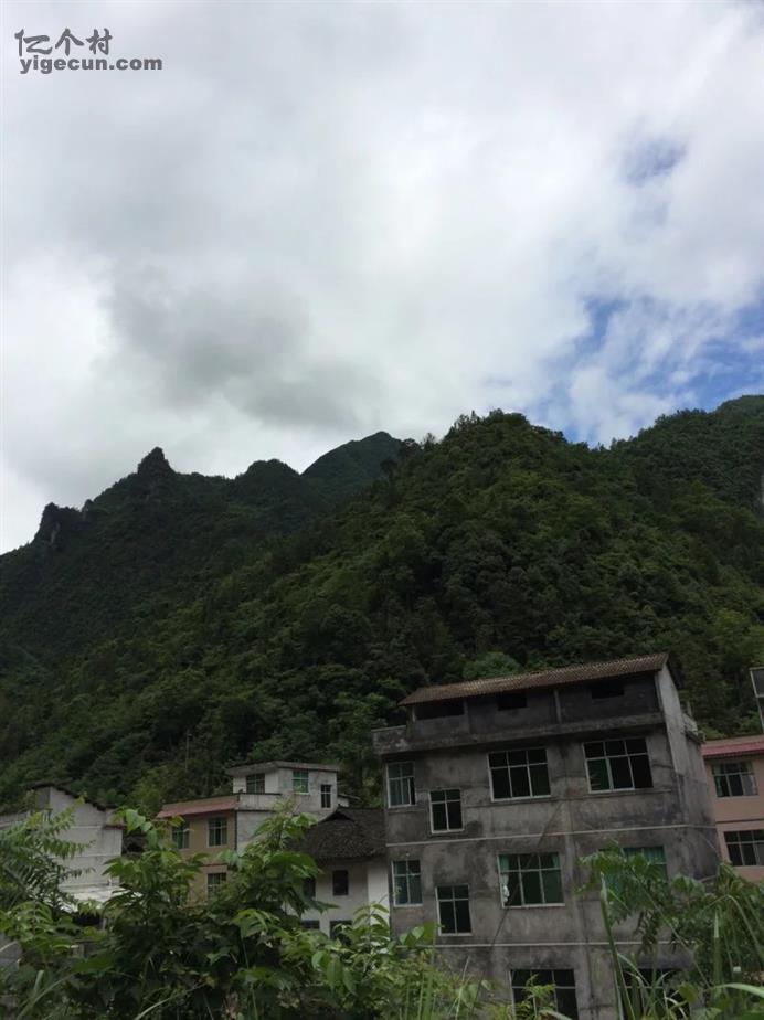 图片说明:白水村的山峰美景!