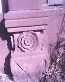 庶纪村 奶奶庙的石头柱上的浮雕