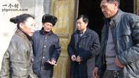郭口村 右一为郭口村党支部书记张祖金同志2013年春节前夕看望本村特困户。