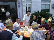 青松村 心系群众，为老人们过生祝寿。