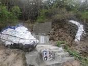栗塘范村 水库边旅游景点新诗之路，内有诗人诗作与其岩上漆画。