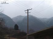 南山村 南山村四面环山，初冬时节，山顶下雪，山下下雨