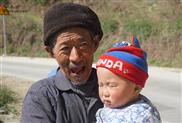 石家坪村 谁将这些照片转给这俩老人？这是我经洛塘到阳坝途中拍的。是洛塘境内的一个村。
