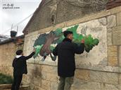 军石村 烟台南山学院学生在此画墙绘