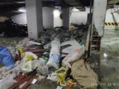 红桥社区 温江区凤凰北大街888好地下停车场变垃圾堆，各种建筑垃圾，各种生活垃圾。