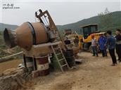 杨家河村 郧阳生命安全护栏工程正在杨家河村开始施工，本地农民李相国参入。