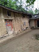 冯山村 这是我家的房子，都快倒了各位领导都不管不问。难道要等到真的倒了那天才管吗？