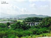 朝阳村 我的故乡朝阳村，站在驼山水库的坝上可以遼望着整个村庄美景。