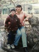 浦贝社区 李如兰跟失联儿子王文豪22年前的照片。有知情李如兰联系方式的亲朋与13696435861机主联系。谢谢好心亲朋了！