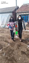 福泉村 我村两名女大学生参加巾帼志愿者为防控疫情献出一份力，挨家挨户消毒，为你们点赞！