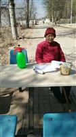 赵屯村 防疫（新冠病毒）期间85岁的赵梦昌老伴，在村头值班，杜绝外边人进村
