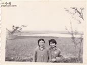 蒲岗村 1969年在洪庙公社蒲岗大队蒲西生产队插队务农的知青与农村姑娘在一起（摄于1969年初春）