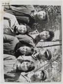 联盟村 此相片是70年在夾江县照像馆所拍，人物中有5队、7队知青。其中罗火明{女}在界牌时候较久，因结婚在9O9、并工作在9O9幼儿园。