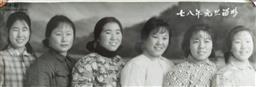 杨家营村 珍贵的老照片，难忘的姐妹情。这个新年的开始一天，是姑娘们难得的闲暇时间，拍个照留个纪念吧！照片中的卫广圻（最左边）几年前已经永远离开了我们！