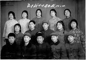 桃庄寺村 这张照片是当年红旗青年队知青与带队干部：（贫农代表）于付合合影照片，(于付合当年应该是上油岗村的村干部)。