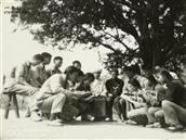 勐根村 1969年，上海知青上山下乡插队落户于勐根村时，与生产队妇女队长等围坐一起学习毛主席语录。