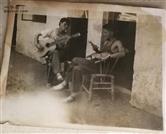 华严社区 1975年“知青”時代，下季農閑時，與“知青”夥伴，我懷抱吉他彈唱對生活的美好！