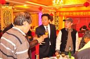 溪源村 2014年绥阳县四套班子领导出席知青下乡45周年活动时，县长向大家祝酒。