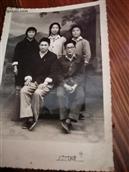 杨岭社区 这是我下放的大队学校。当时学校就我们五个老师。是1974.4.在应城照相馆里照的照合影。