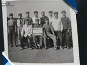 天河泡村       1972年参加薓窝水库施工建设，天河大队的全体小青年们。