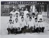 炉洋村 1987年8月，炉洋学校首届初中毕业合影照。挺珍贵的。