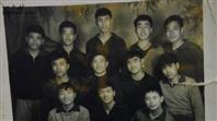 韩阳村 这张照片是70代初
，当年郭村公社组织成立蓝球代表队。当时全体球员合影照片，球队中大部分是郭村公社插队知青。