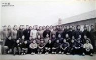 福巨村 我们是沈阳市第三女子中学高三甲班和初一丁班的学生。于一九六八年九月十八日响应毛主席号召到福巨大队接受贫下中农再教育。