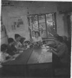 达连屯社区 1976年达连一大队领导班子在研究工作