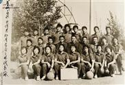 靠河村 这张照片是我们三哈 靠河青年点的青年参加五常县首届知青蓝球赛代表营城子公社的全体男女运动员的合影。