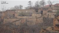 红土坡村 典型的靠山窑洞