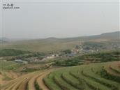 磊山村 从南大山顶俯视磊山村楼沟屯。