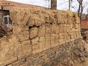 西军村 难得一见的缩挤泥院墙，大家知道这是那家的？