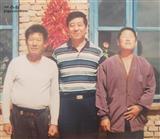 红旗村 2008年，离开红旗一队近40年后，借去东北三省出差的机会故地重游，看望当年的乡亲，与李云海（左）潘志斌合影。