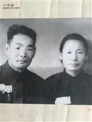南赵村 田种玉、陈淑莲夫妇一九六六年合照。田种玉，1947年在韩城师范就学时参加革命，历任县部局长等职务。