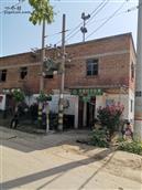 直堡村 马庄镇直堡村1976年由陕建十一公司援建的知青楼。现在村委会、卫生室都在楼里办公。当年这里原来是村篮球场。