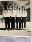 林丰村 一九七一年摄于新边公社杨木小学，学生时代的记忆。
