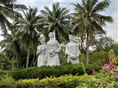 建华山村 建华山公园里的三位当地历史名人塑像