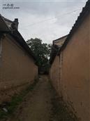 张家庄村 这是从南往北拍的照片，三队的主巷道（西巷），记得往前走有个吃水井。小时候觉得巷子很宽，如今看巷子真窄。