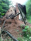马连坪村 老家西坡的房屋被毁