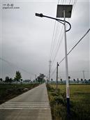 位李村 村内水泥道路都安装了太阳能路灯，晚上可以压马路了。