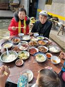 梧桐村 这天回到当知青梧桐村二队，几十年不见，乡亲们很热情，请我们吃豆花饭，大家很高兴。