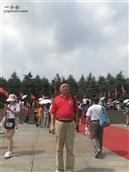黄连峪村 韶山毛泽东同志铜像前，2020年