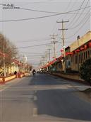 大近戈庄村 春节即将到来之际，道路两旁挂上了鲜艳的红灯笼，一片喜气洋洋