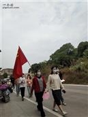 万寿村 党员先锋队，巡村进行防疫宣传。