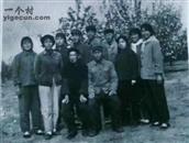 向阳村 我是1968年下乡锦县新庄子公社向阳大队知青，我分配在向阳大队林果队，这张照片是青年点同学和林果队长胡队长，给我们青年点做饭的朱大爷一起在果园留影。
