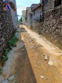 陇石村 这是陇石坑尾村巷道，被装自来水的人挖烂没人理，这是美丽乡村吗？