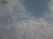 前陶埠村 今天，是2022年06月16号16时15分12秒；天气晴朗，多云；的蓝天蕴涵着几许白云，时而像草，时而像树，真是让我灿烂不已！我相信，如果您看见着蓝天白云会感到快乐还是放松？