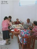 庄王村 庄王村村委为本村七十已上老人过集体生日。