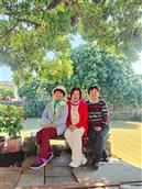 庙青村 与庙青村郭副书记合影